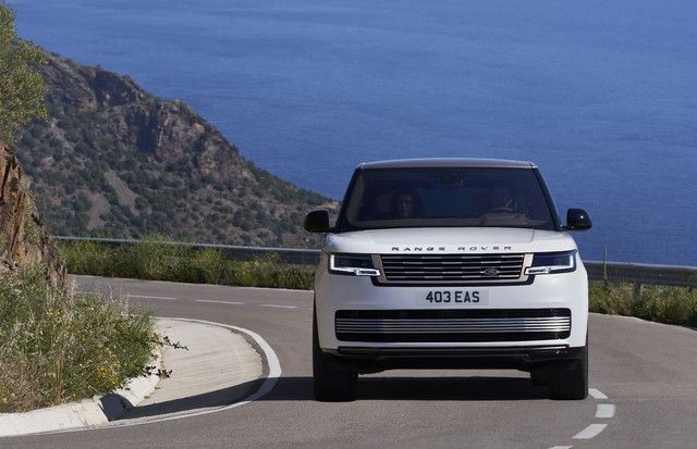 Ra mắt Range Rover 2022: Giá từ 10,879 tỷ đồng, thiết kế đỉnh cao, đã có đại gia Việt chốt đơn cọc - Hình 5.