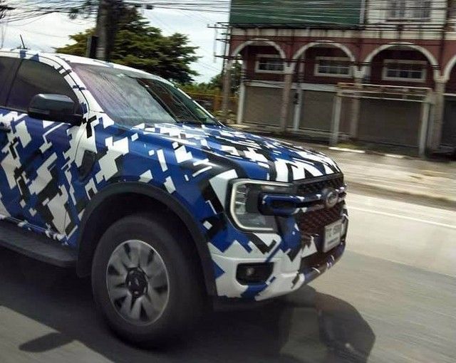 Ford Ranger 2022 lộ diện rõ nét trên đường phố: Giống như phiên bản thu nhỏ của F-150, được cho là trang bị động cơ mạnh nhất trong phân khúc, sẽ sớm được ra mắt tại Việt Nam - Ảnh 2.