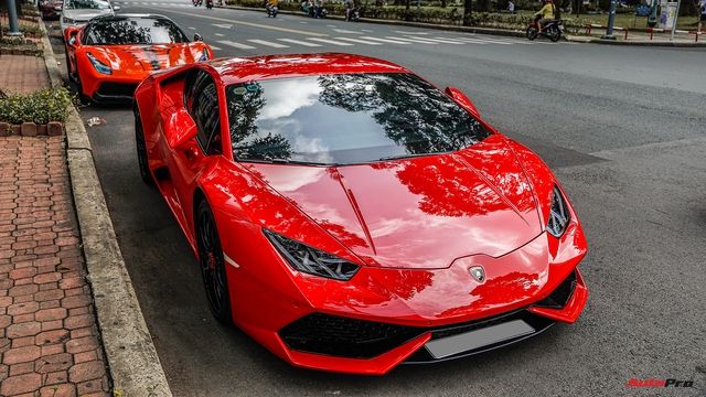 Cặp đôi Đoàn Di Băng vừa mang chiếc Lamborghini Huracan mới tậu đi dạo phố Sài Gòn, cùng được hộ tống bởi một siêu xe đặc biệt khác - Ảnh 1.