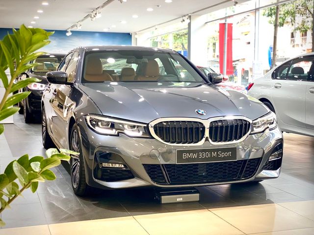 BMW 3-Series giảm giá kỷ lục 222 triệu đồng tại đại lý: Phiên bản tiêu chuẩn chỉ hơn 1,6 tỷ đồng, sẵn sàng thách thức Mercedes-Benz C-Class - Ảnh 1.