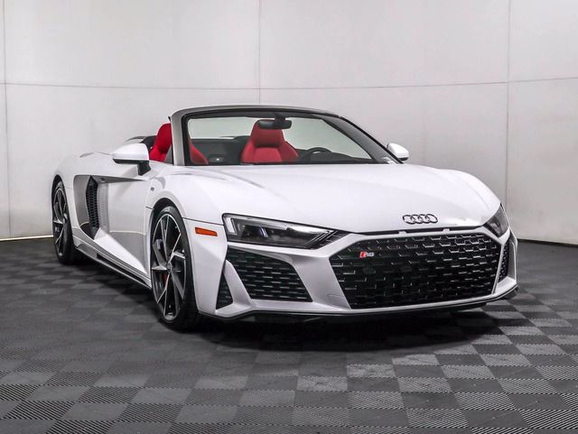 Chiếc Audi R8 Spyder 2021 mà Nguyễn Quốc Cường quan tâm đang được rao bán với giá 14 tỷ đồng, rẻ hơn nhiều so với Lamborghini Huracan - Ảnh 1.