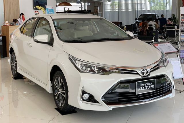 Toyota Camry và Corolla Altis giảm giá mạnh tại các đại lý: Giảm giá lên đến 70 triệu đồng, chờ đón mẫu mới sắp ra mắt - Ảnh 3.