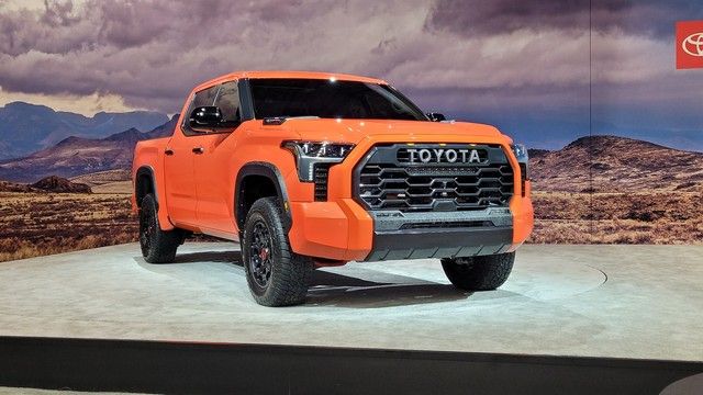 Toyota Tundra TRD Pro - Xe bán tải trang bị đầy đủ đấu với Ford F-150 Raptor - Ảnh 1.