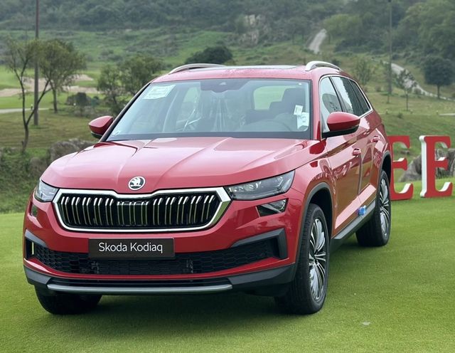 Skoda Karoq, Kodiaq giảm đến 124 triệu đồng chi phí lăn bánh: Giá khởi điểm thực tế chỉ từ hơn 880 triệu đồng, giúp cạnh tranh với nhóm CX-5, Tucson.