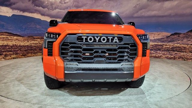 Toyota Tundra TRD Pro - Xe bán tải trang bị đầy đủ đấu với Ford F-150 Raptor - Ảnh 2.