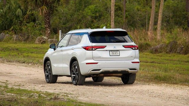 Được người tiêu dùng Việt ca ngợi về vẻ đẹp, Mitsubishi Outlander phiên bản mới tiếp tục đạt điểm an toàn cao nhất - Ảnh 3.