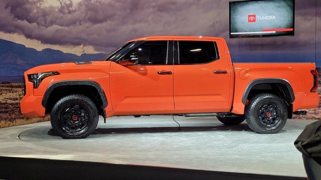 Toyota Tundra TRD Pro - Xe bán tải trang bị đầy đủ đấu với Ford F-150 Raptor - Ảnh 3.