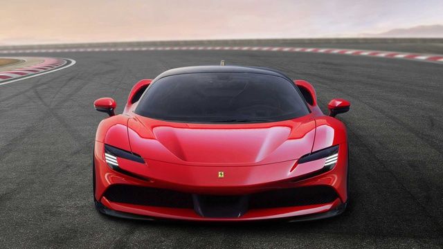 Với một tuần lương ở MU, Ronaldo có đủ tiền để mua các loại siêu xe Ferrari, Lamborghini hoặc Rolls-Royce đang lăn bánh tại Việt Nam - Ảnh 8.