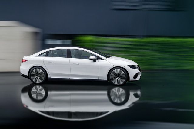 Mercedes-Benz EQE ra mắt: Phiên bản nhỏ gọn của EQS vượt trội so với dòng E-Class - Ảnh 5.