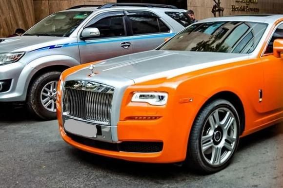 Đứa cả nhà Đại Nam tự hào khi được mẹ đưa đi chơi, ngồi trong siêu xe Rolls-Royce trị giá 40 tỷ để ngắm bản thân sẽ thừa kế trong tương lai - Hình 3.