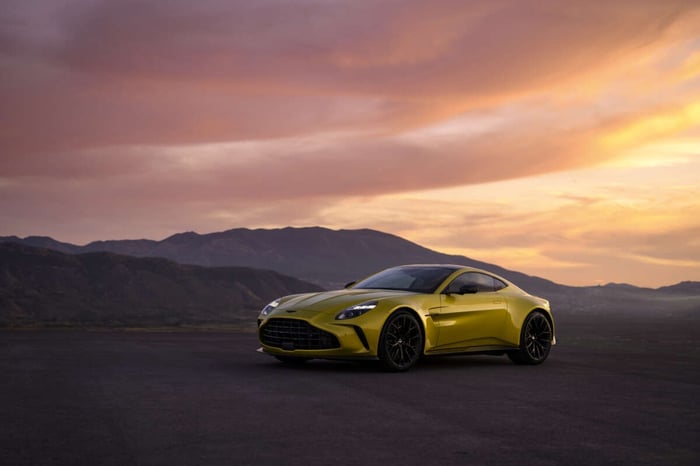 Aston Martin Vantage 2024 ra mắt chính thức, công suất vượt qua ngưỡng 650 mã lực - Ảnh 1.