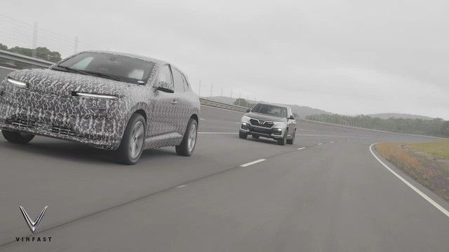 Mẫu SUV VinFast lạ vừa xuất hiện trên đường thử với thiết kế gần giống VF e35 - Ảnh 1.