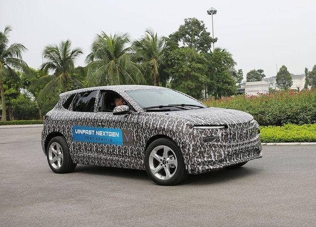 Mẫu SUV VinFast lạ xuất hiện trên đường thử với thiết kế gần giống VF e35 - Ảnh 3.
