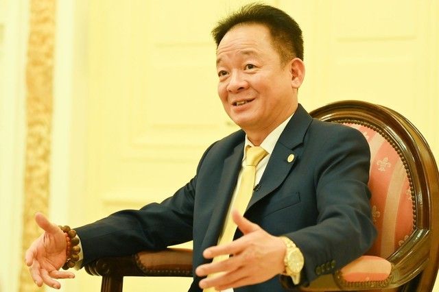 Bí mật về nhà máy sản xuất 2.000 chiếc xe máy mỗi ngày của bầu Hiển, chiếm lĩnh thị trường số 1 tại Việt Nam, và cách ông ta mua lại ngân hàng Nhơn Ái mà không cần thương lượng giá - Ảnh 1.