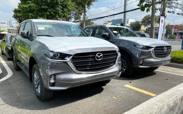 Mazda BT-50 số sàn giảm giá còn 529 triệu tại các đại lý: Rẻ hơn đáng kể so với Triton và Ranger, phiên bản AT đã hết hàng - Ảnh 1.