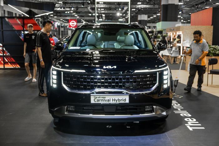 Kia Carnival 2024 chính thức ra mắt tại Đông Nam Á: Hệ thống đèn mới giống như xe Cadillac, nâng cấp nội thất hiện đại hơn, thêm động cơ hybrid, sắp có mặt tại Việt Nam - Ảnh 1.