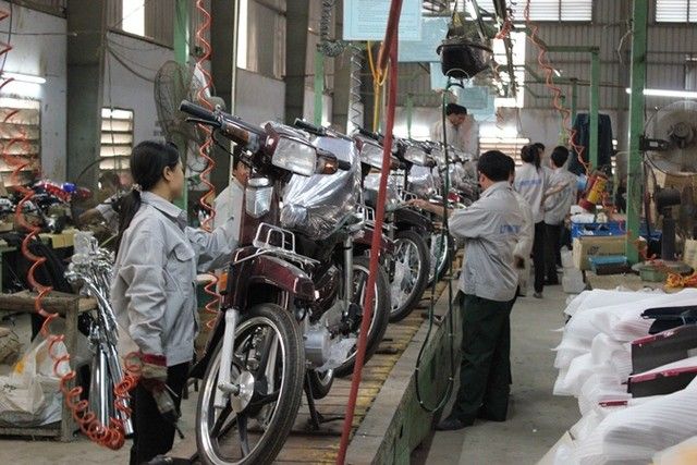Bí mật về nhà máy sản xuất 2.000 chiếc xe máy mỗi ngày của bầu Hiển, chiếm lĩnh thị trường số 1 tại Việt Nam, và cách ông ta mua lại ngân hàng Nhơn Ái mà không cần thương lượng giá - Ảnh 2.