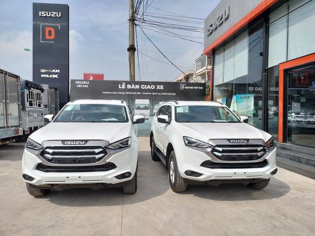 Đại lý đang thanh lý những chiếc Isuzu mu-X 2022 cuối cùng: Giảm giá mạnh nhất xuống còn 164 triệu đồng, cạnh tranh với Santa Fe nhưng có giá ngang với Tucson.