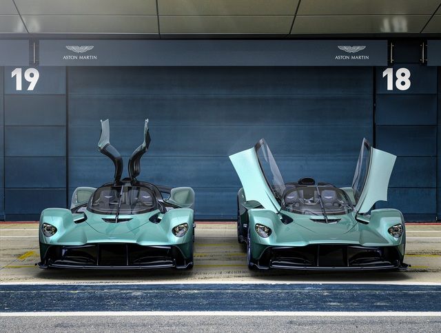 Aston Martin Valkyrie Spider được ra mắt - Siêu xe mui trần nhanh nhất lịch sử, đạt tới 330 km/h khi gỡ mui - Hình 2.