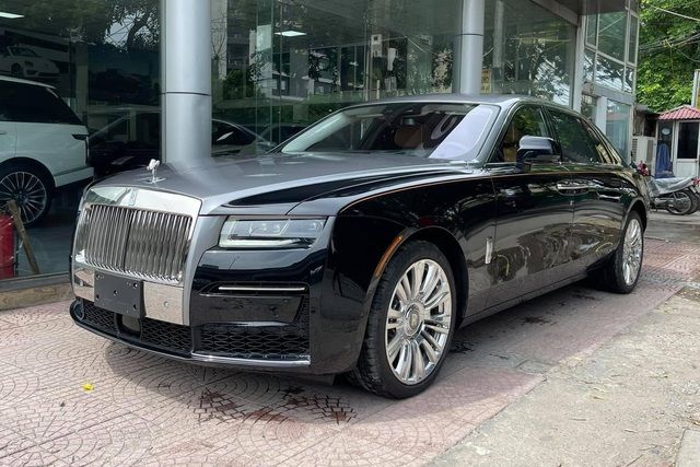 Khám phá chiếc Rolls-Royce Ghost 2021 thứ 2 tại Việt Nam: Nhiều chi tiết độc đáo thể hiện phong cách sang trọng của chủ nhân - Ảnh 3.