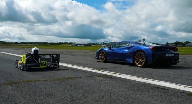 Ferrari 488 Pista 'thất vọng' khi cạnh tranh với xe superkart: Thua ngay từ khởi đầu, gần vạch đích mới giành lại được một chút 'phong độ' - Ảnh 1.