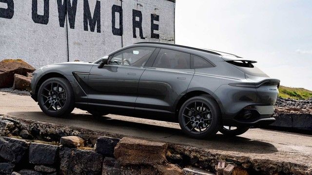 Aston Martin bán được xe gấp ba lần trong nửa đầu năm 2021 nhờ SUV mới ra mắt tại Việt Nam - Ảnh 1.