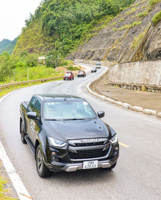 Tôi dành 3 ngày để trải nghiệm Isuzu D-Max: ‘Nhiều điểm cộng, không đáng bị ế đến vậy’ - Ảnh 4.