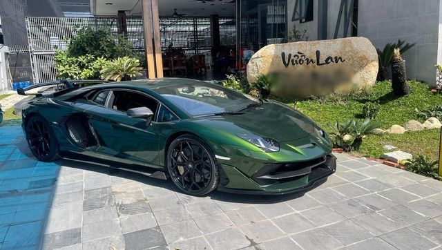 Đại gia 'Vinh của bang' vừa mua chiếc Lamborghini màu xanh độc nhất tại Việt Nam. - Hình ảnh 1.