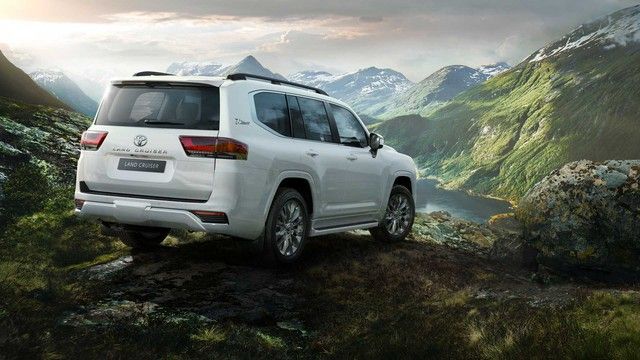 Toyota Land Cruiser 2022 sẽ không được xuất khẩu sang các thị trường khác để lợi dụng, nhưng khách hàng Việt vẫn liên tục được mời chào bằng xe nhập khẩu từ Trung Đông - Ảnh 2.