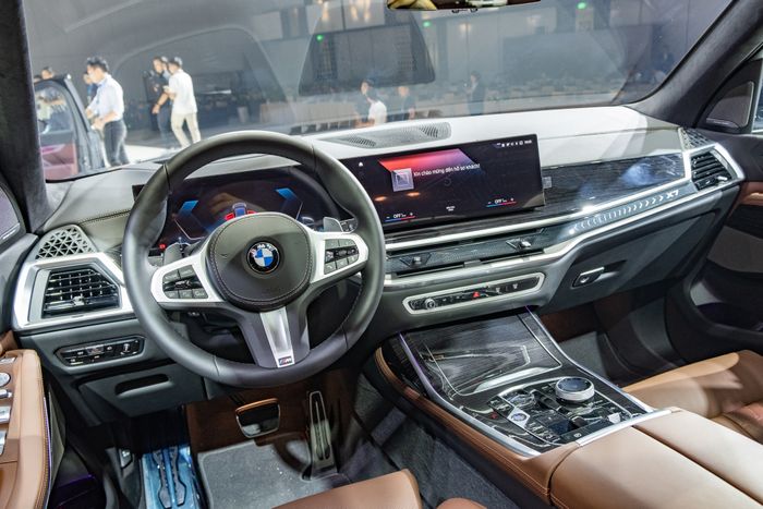 BMW X7 mang lại 'sức trẻ' trong dòng xe gia đình hạng sang tại BCA 2023 - Hình 3.