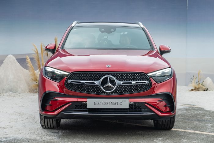 Trải nghiệm lái thử hai phiên bản Mercedes GLC 2023 mới ra mắt tại Việt Nam: Hệ thống cách âm đã được cải thiện đáng kể so với phiên bản trước, cùng với một số chi tiết đặc biệt và giá cao nhất lên đến 2,8 tỷ đồng - Ảnh 4.