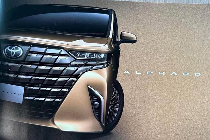 Toyota Alphard 2024 tiết lộ giá từ hơn 900 triệu đồng kèm ảnh nội thất: Phiên bản gốc như vậy sẽ khiến các cửa hàng độ xe gặp khó khăn - Ảnh 1.