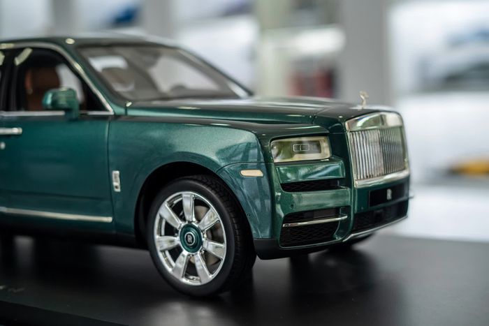 Mô hình Rolls-Royce Cullinan có giá 1,2 tỷ đồng xuất hiện tại Việt Nam: Nhiều chi tiết giống xe thật, bao gồm cả trần xe với hình ảnh bầu trời đầy sao - Ảnh 7.