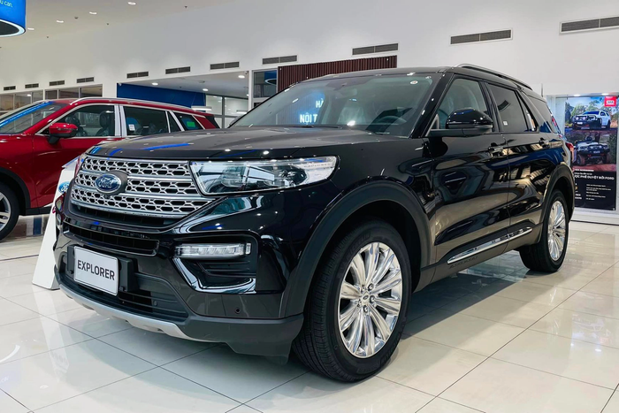 Các dòng xe Ford đang trên đà tăng giá ở thị trường Việt Nam: Everest đứng đầu với giá cao nhất trong phân khúc, còn Explorer tăng mạnh mẽ nhưng vẫn giữ vững sự cạnh tranh với các đối thủ - Ảnh 5.