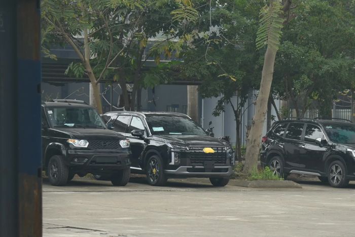 Hyundai Palisade 2023 lộ diện tại trạm kiểm định khí thải, khiến cho Explorer và Land Cruiser Prado cảm thấy áp lực - Hình 1