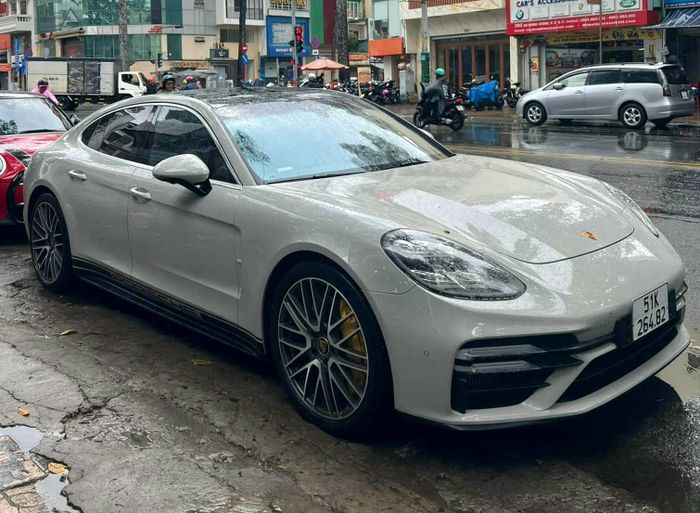 Chiếc Porsche Panamera Turbo S độc nhất Việt Nam của ông Đặng Lê Nguyên Vũ đang được rao bán: Số km đã đi gây ấn tượng, có hệ thống loa trị giá tới 400 triệu đồng - Ảnh 2.