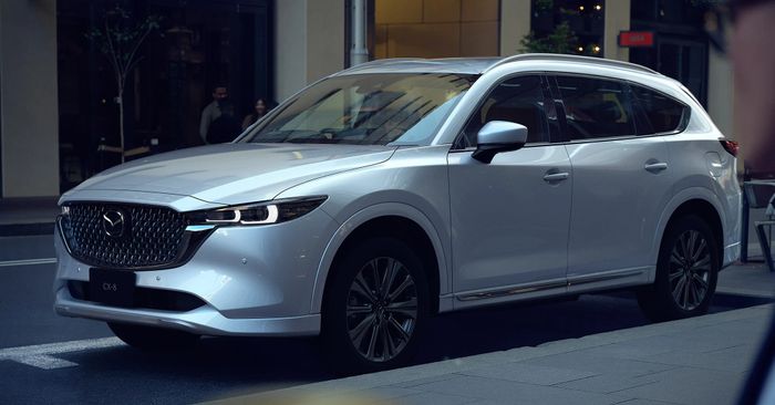 Mazda CX-8 2023 ra mắt: Cải tiến và tăng sức cạnh tranh với Hyundai Santa Fe - Ảnh 1.