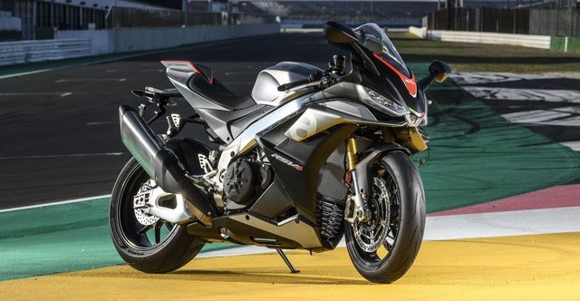 Siêu mô tô Aprilia RSV4 1100 Factory 2021 sẽ sớm có mặt tại Việt Nam với giá cả được đồn đoán không thua kém Toyota Camry. (Ảnh minh họa)