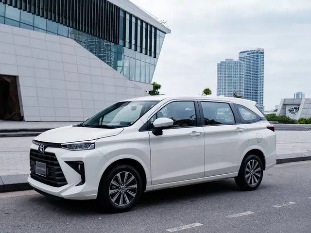 Sau khi khắc phục vấn đề về tiêu chuẩn khí thải và nhiên liệu, Toyota Việt Nam đã chính thức tiếp tục bàn giao Avanza Premio phiên bản số sàn