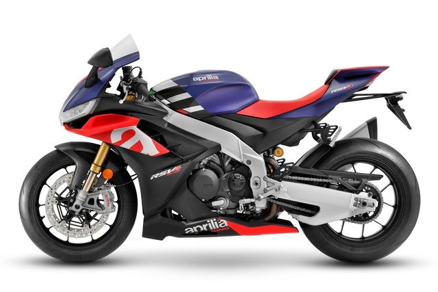 Phiên bản 2021 của siêu mô tô Aprilia RSV4 1100 Factory sẽ sớm có mặt tại Việt Nam với giá cả được đồn đoán không kém cạnh Toyota Camry. (Ảnh minh họa)