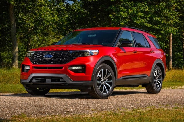 Ford Explorer buộc phải giao mà không có trang bị quan trọng, đại lý sẽ... lắp sau - Ảnh 1.