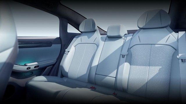 Xe Trung Quốc chạy 700km/lần sạc với giá hơn 600 triệu: Đối thủ mạnh của Tesla hay chiêu trò? - Ảnh 6.