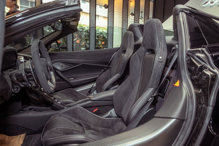 McLaren 720S Spider chính hãng có giá từ 20,2 tỷ đồng - Mẫu siêu xe được giới nhà giàu Việt ưa chuộng - Ảnh 5.