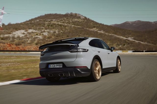 Porsche giới thiệu Cayenne Turbo GT Spied bản nâng cấp - Hình 2.