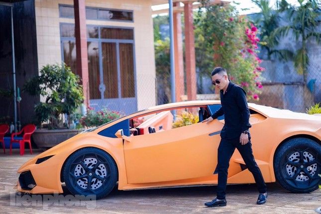 Nhóm thanh niên 'độ' xe cổ thành siêu xe Lamborghini - Ảnh 8.