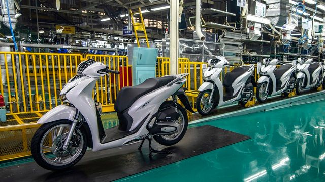 Honda Vision, Honda SH tăng giá mạnh - Vì sao vẫn có người mua? - Ảnh 1.