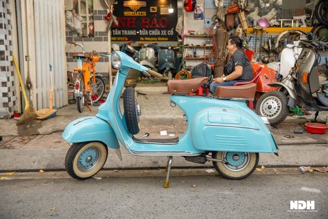 Anh Ngọc Bình đã dành 20 năm để tự sửa chữa các chiếc Vespa, Lambretta cổ của mình - Ảnh 3.