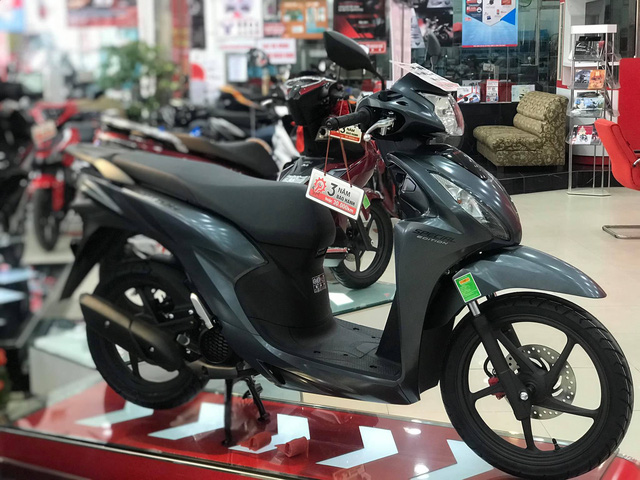 Honda Vision 2021 đạt kỷ lục doanh số tại các đại lý, phiên bản đắt nhất có giá lên đến 46 triệu đồng - Ảnh 1