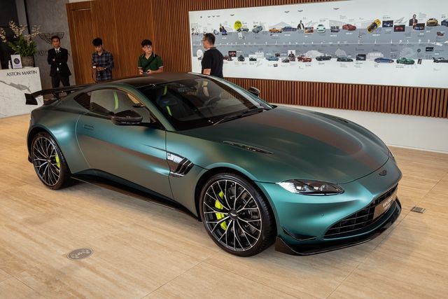 Aston Martin Vantage F1 Edition độc đáo với giá 18,8 tỷ đồng đã chính thức đến chung nhà để kết hợp với dàn siêu xe trăm tỷ nổi tiếng nhất tại Việt Nam - Hình 1.