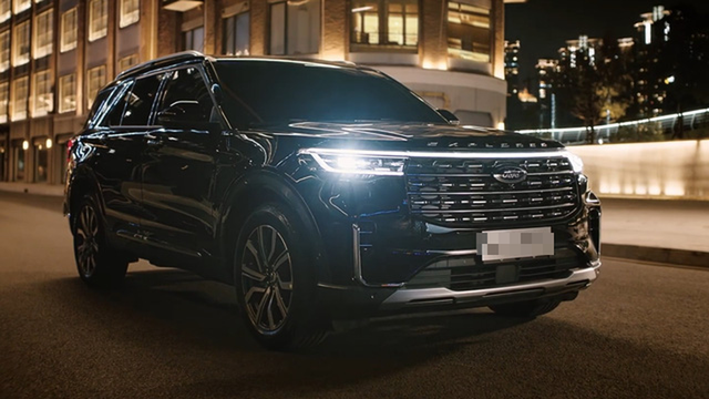 Ford Explorer 2023 chào đời: Màn hình 27 inch, nội thất giống như trên du thuyền - Ảnh 1.